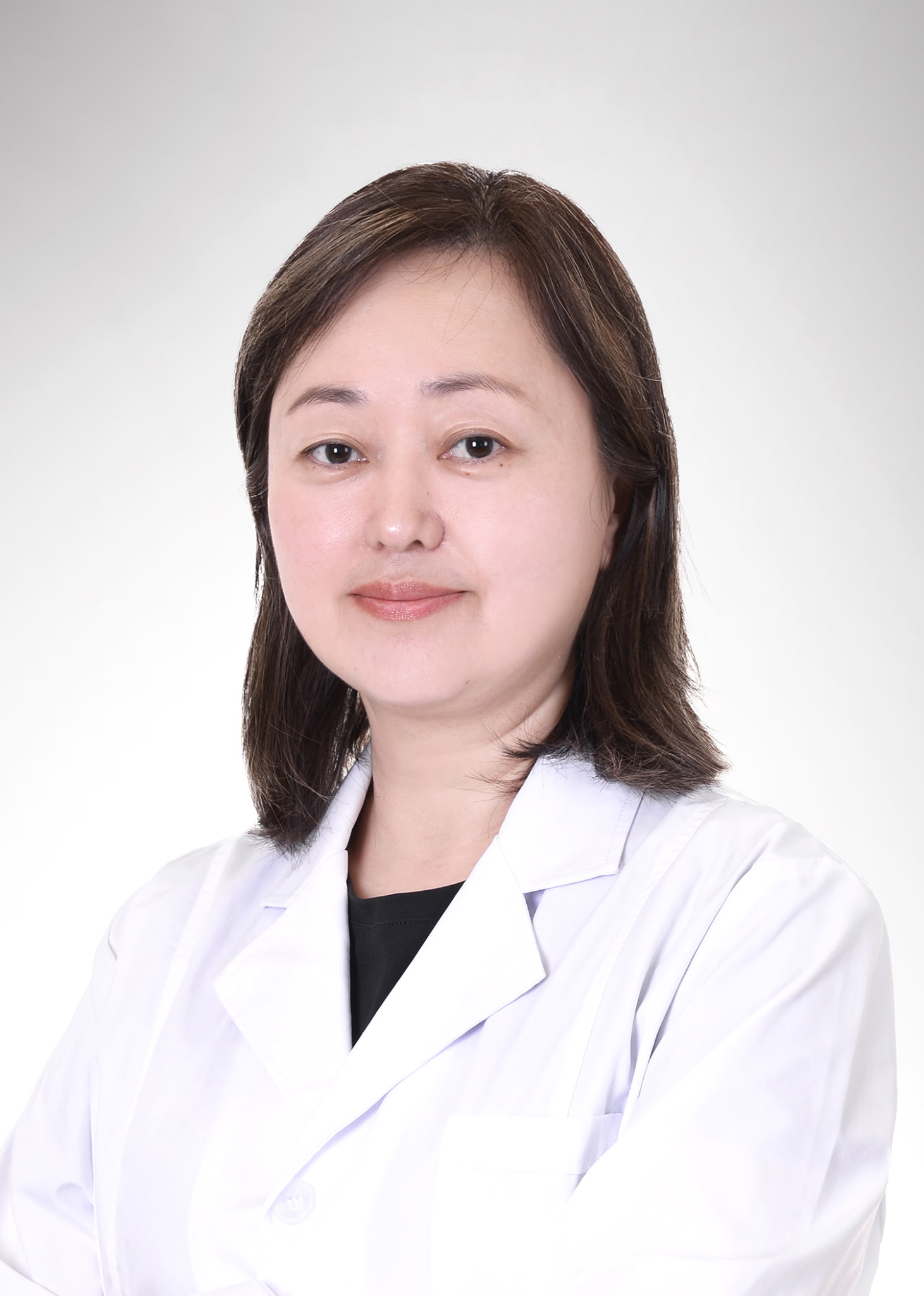 Headshot of Lilian Jin, a practitioner at the clinic.