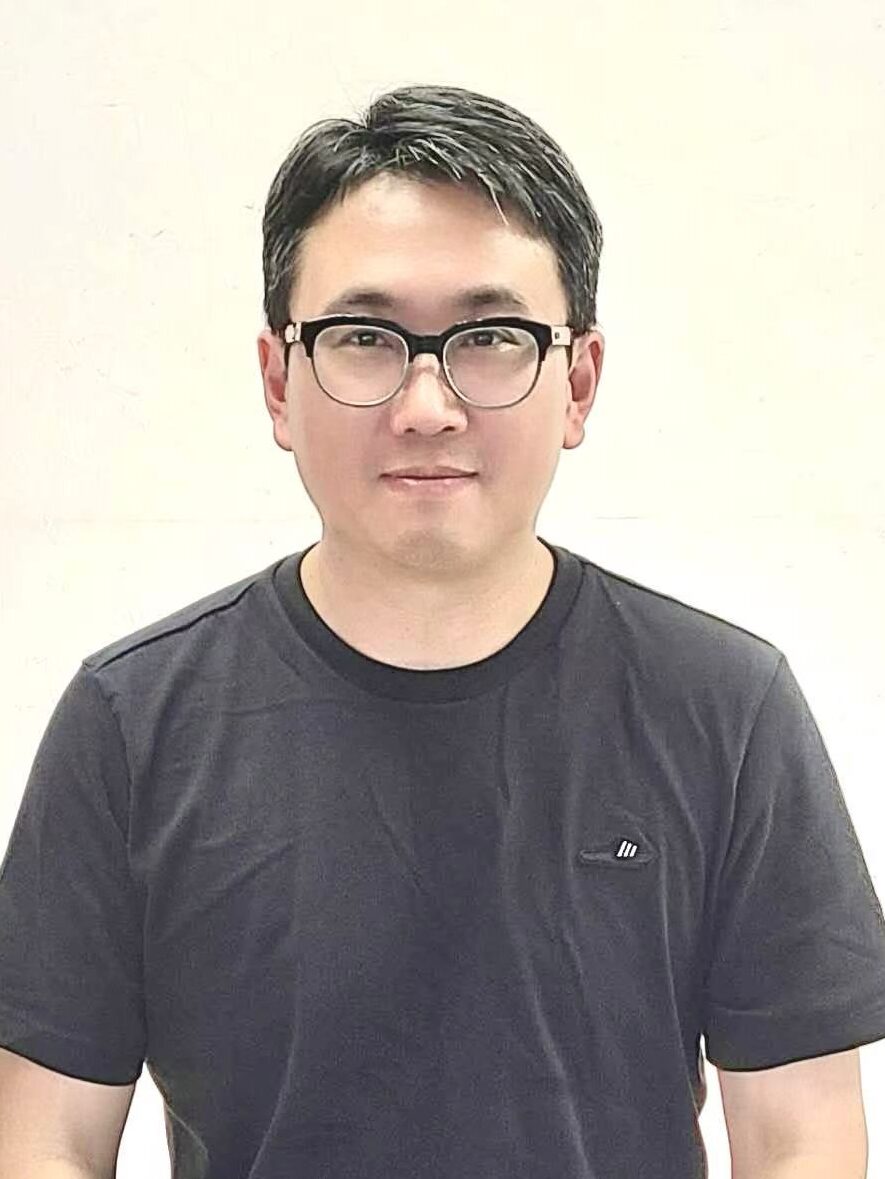 Photo of Su Zhang, a practitioner at the clinic.