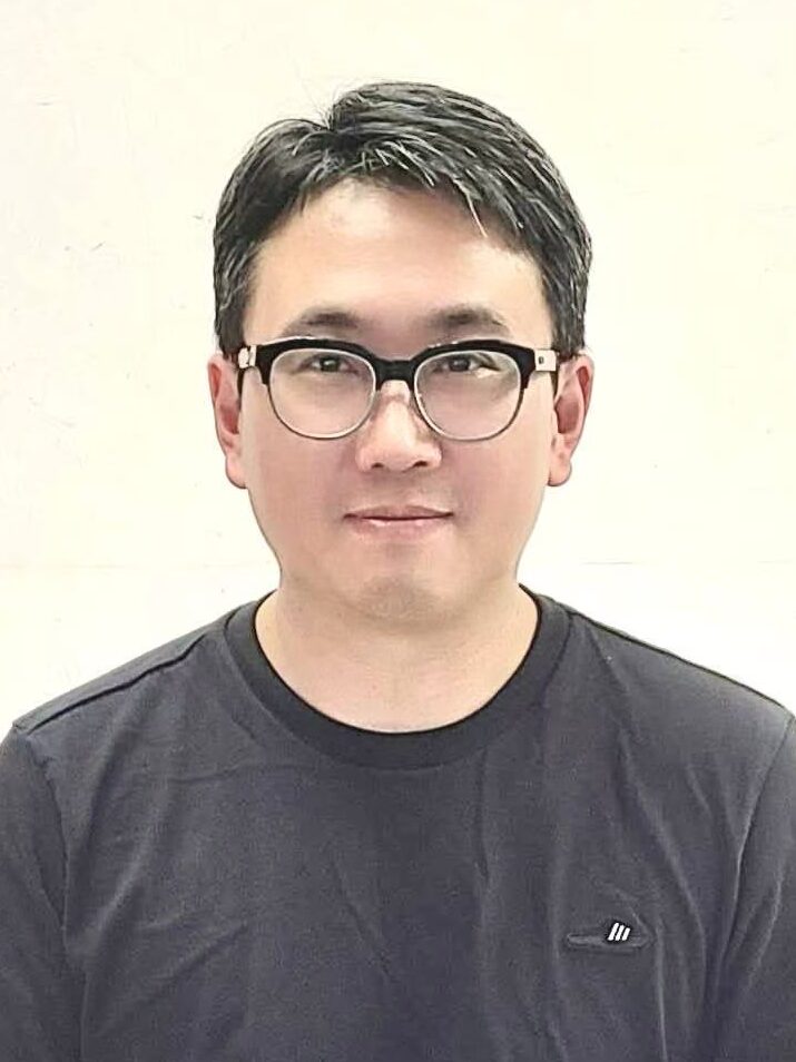 Photo of Su Zhang, a practitioner at the clinic.